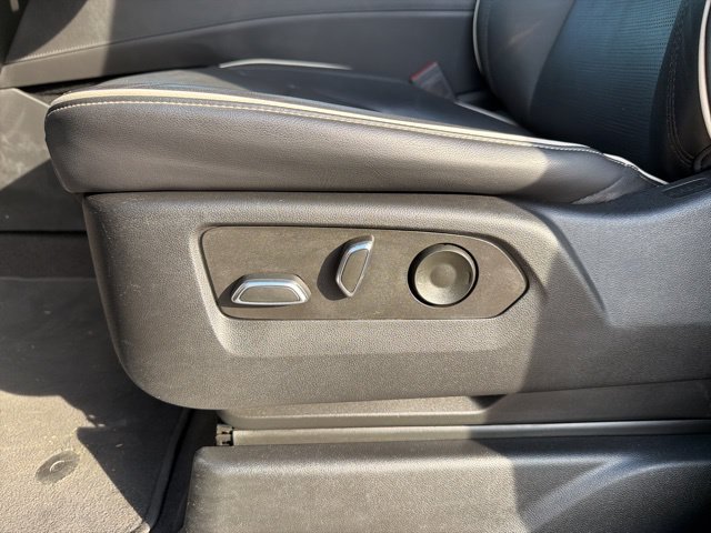 Used 2023 Cadillac Escalade Premium Luxury RWD image 12