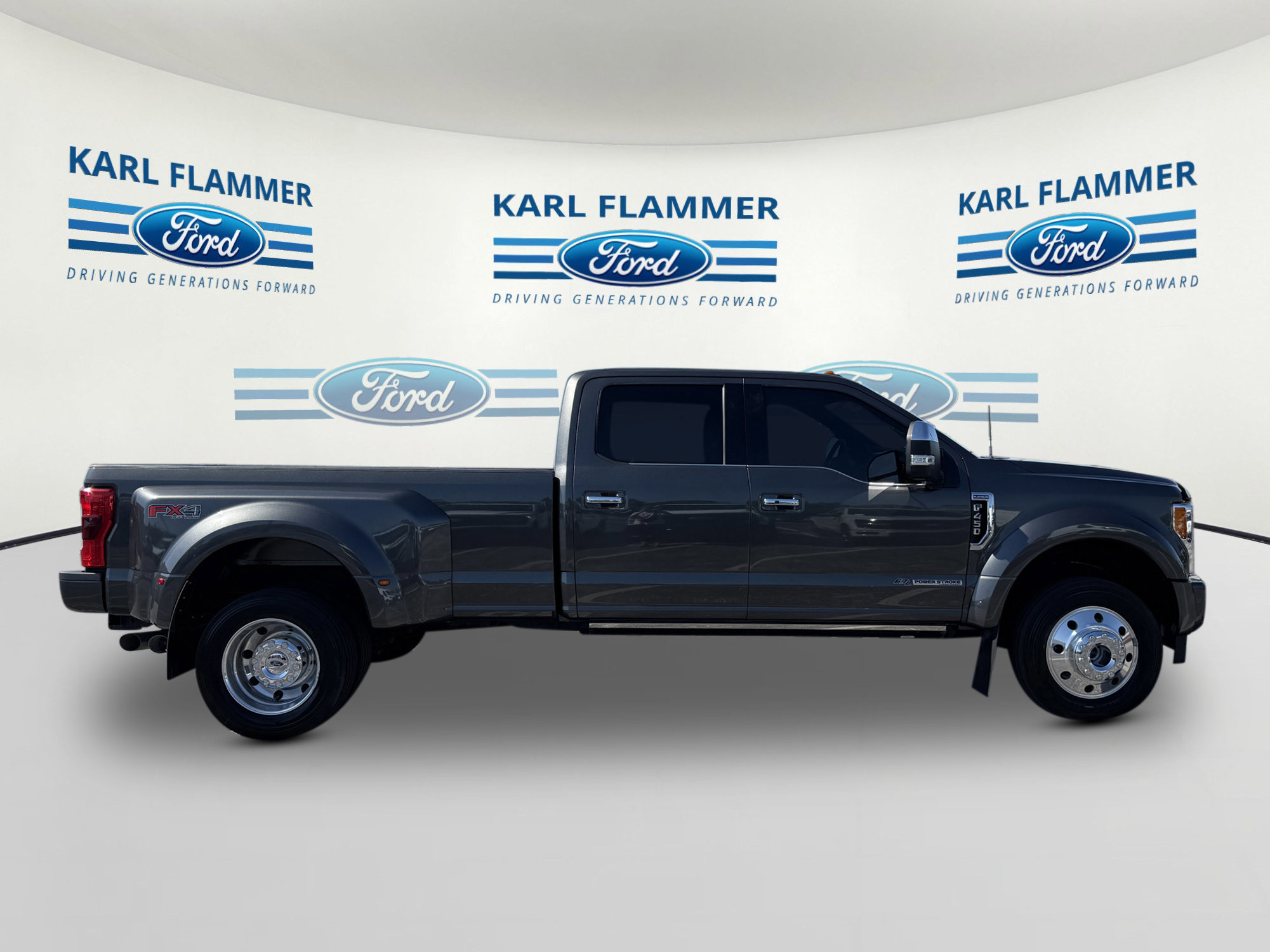 Certified 2018 Ford F450 Platinum w/ Platinum Ultimate Package image 2