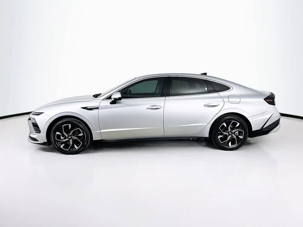 Used 2025 Hyundai Sonata SEL FWD image 3