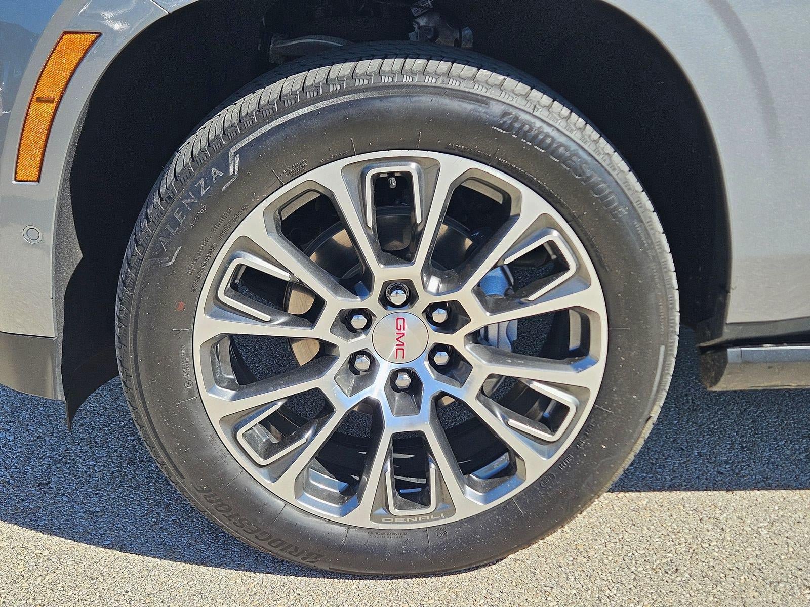 Used 2025 GMC Yukon Denali w/ Sun & Power Step Package AWD/4WD image 8