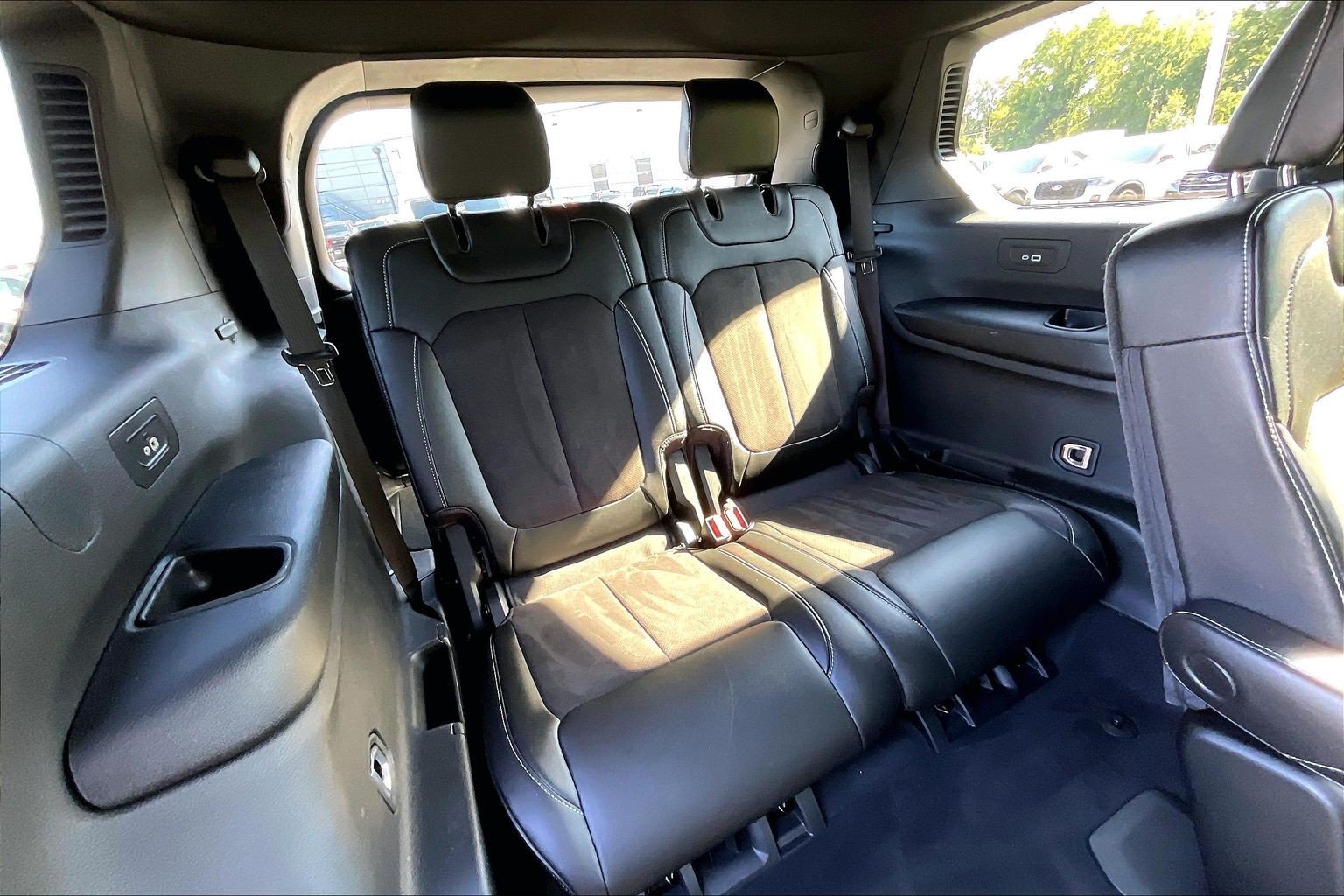 Used 2023 Jeep Grand Cherokee L Laredo AWD/4WD image 28