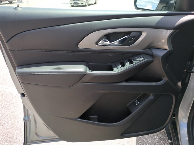 Used 2023 Chevrolet Traverse LT FWD image 13