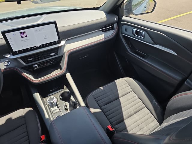 Certified 2025 Ford Explorer ST-Line AWD/4WD image 31