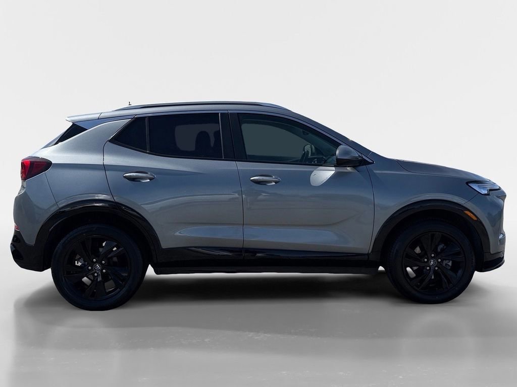 Used 2024 Buick Encore GX Sport Touring image 2