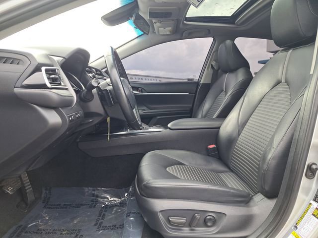 Used 2018 Toyota Camry SE w/ Moonroof Package image 15