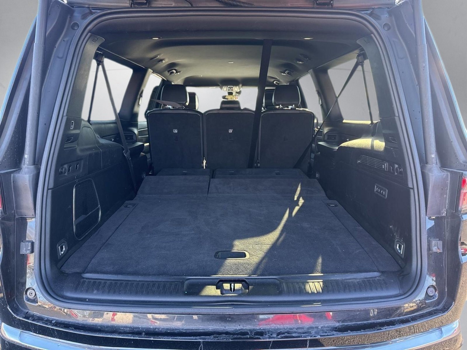 Used 2024 Jeep Wagoneer L Series III w/ Flexible Seating Group image 29