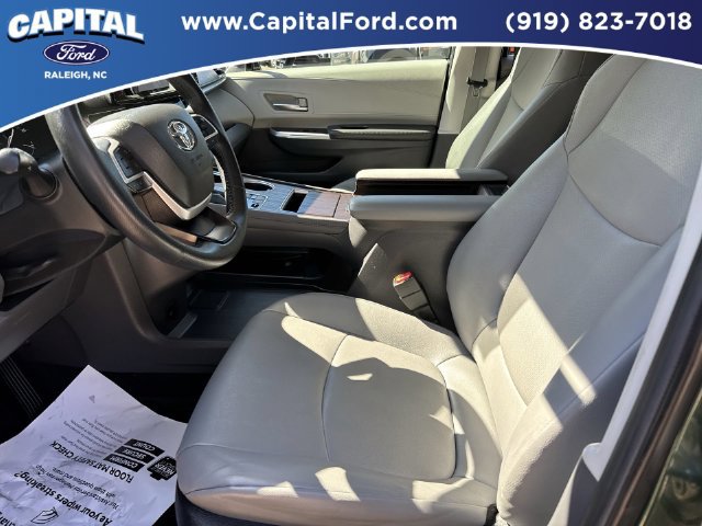 Used 2024 Toyota Sienna XLE FWD image 19