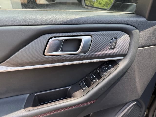 Certified 2025 Ford Explorer ST-Line AWD/4WD image 7