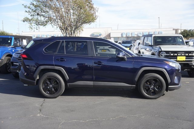 Used 2019 Toyota RAV4 XLE image 3