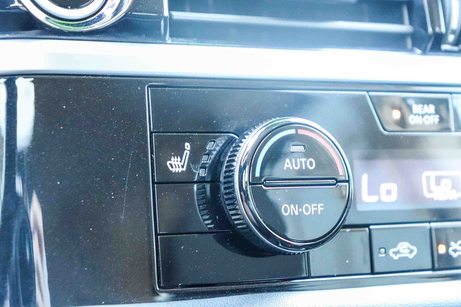 Used 2024 Nissan Pathfinder SV FWD image 25
