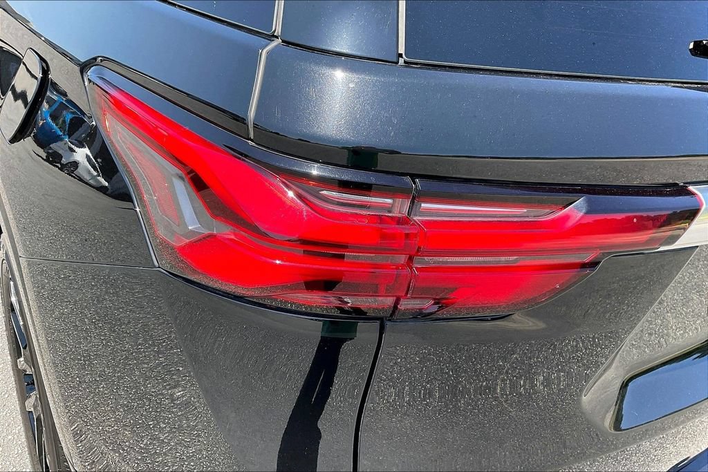 Used 2022 Chevrolet Traverse Premier w/ LPO, Floor Liner Package FWD image 31