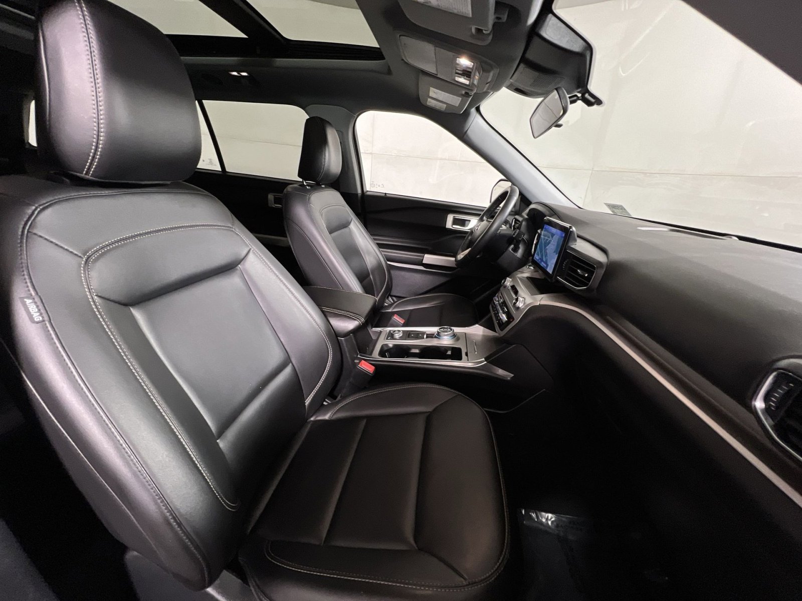 Certified 2022 Ford Explorer XLT w/ Equipment Group 202A image 27