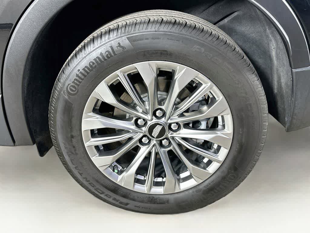 Used 2025 Cadillac XT4 Premium Luxury FWD image 8