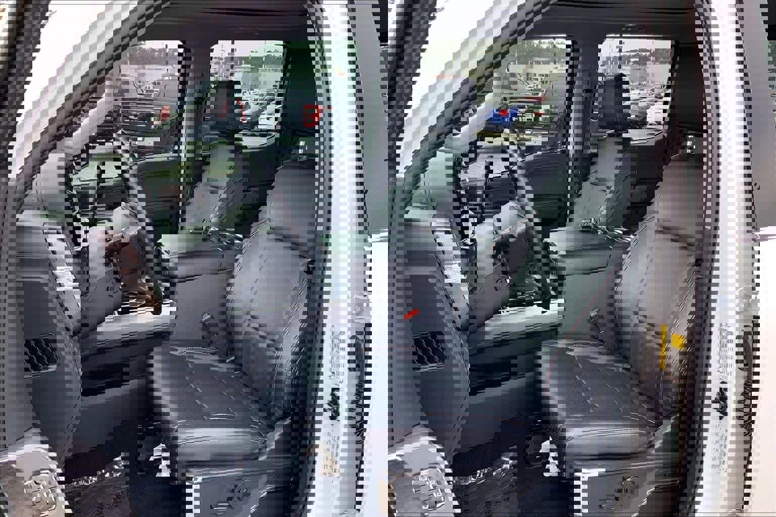 Certified 2023 Ford F250 Lariat w/ Chrome Package image 9