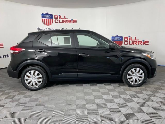 Used 2020 Nissan Kicks S image 2