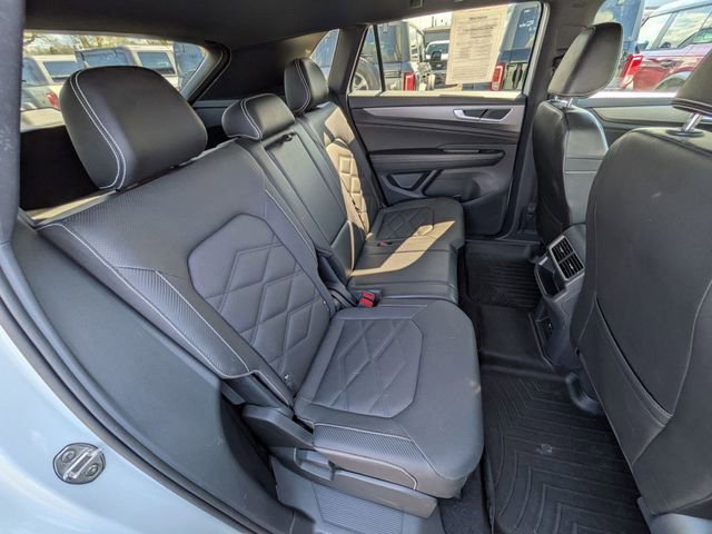 Used 2024 Volkswagen Atlas Cross Sport SE AWD/4WD image 18