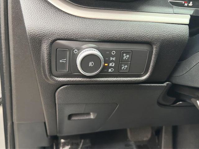 Certified 2022 Ford Explorer XLT w/ Equipment Group 202A image 23