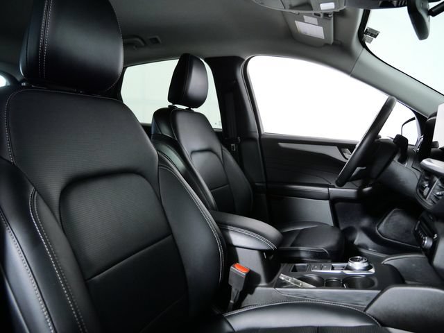 Certified 2025 Ford Escape Platinum AWD/4WD image 9