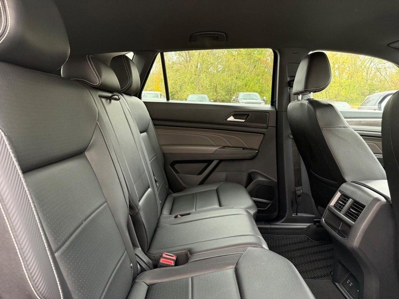 Used 2023 Volkswagen Atlas Cross Sport SE image 9