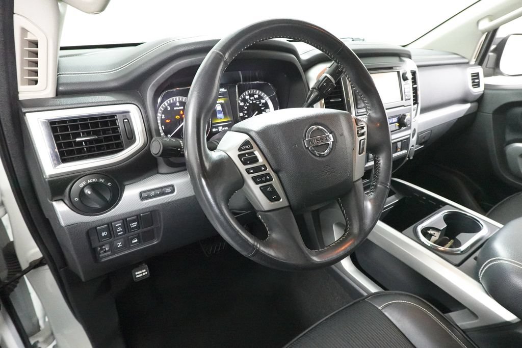 Used 2017 Nissan Titan PRO-4X AWD/4WD image 25