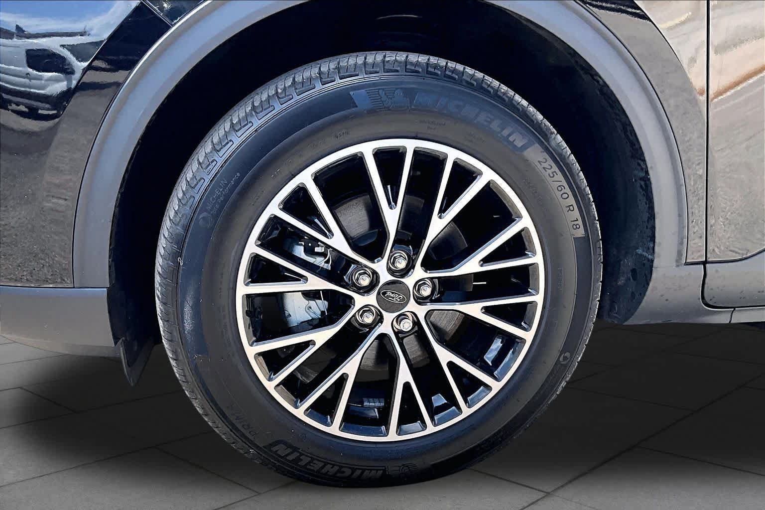 Certified 2025 Ford Escape SE FWD image 21