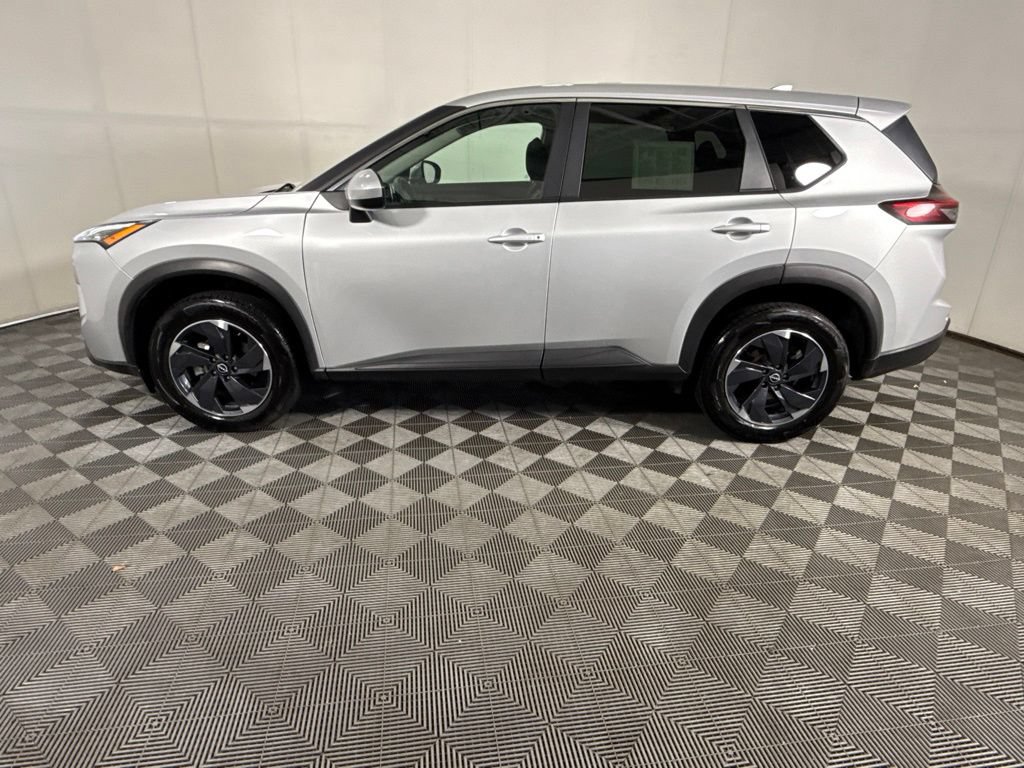 Used 2024 Nissan Rogue SV AWD/4WD image 6