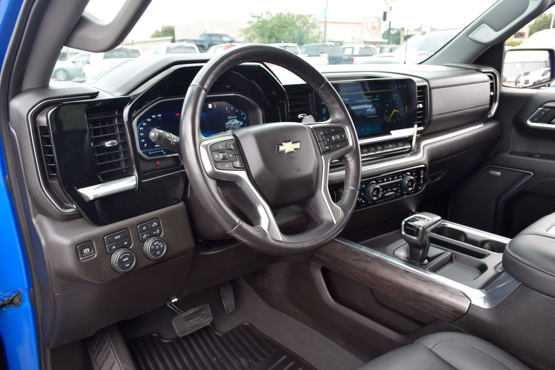 Used 2022 Chevrolet Silverado 1500 LTZ w/ LTZ Premium Package AWD/4WD image 15