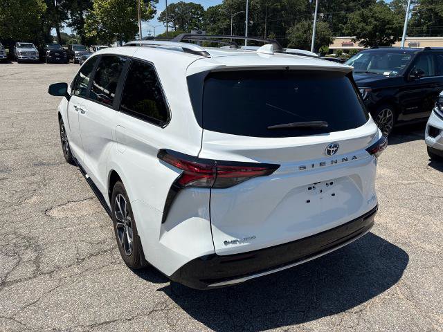 Used 2025 Toyota Sienna Platinum AWD/4WD image 7