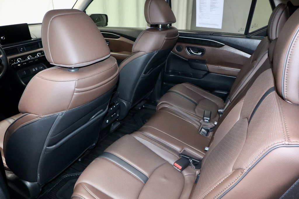 Used 2025 Honda Pilot Elite image 21