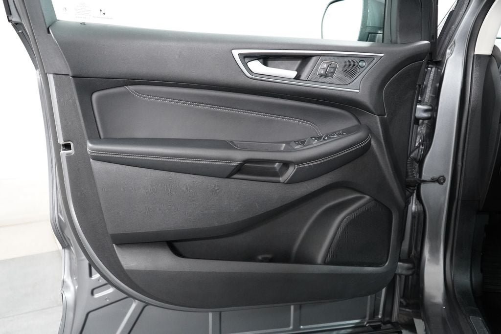 Certified 2024 Ford Edge Titanium AWD/4WD image 23