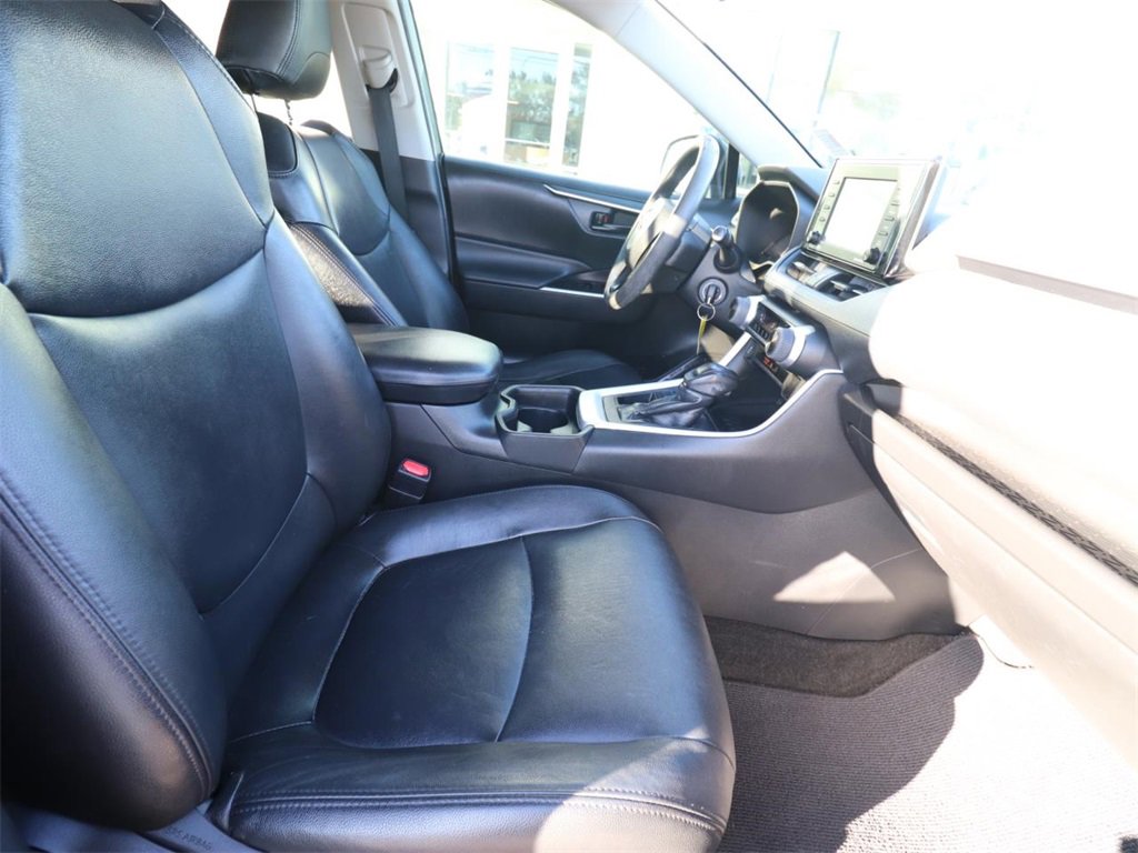 Used 2020 Toyota RAV4 LE image 10