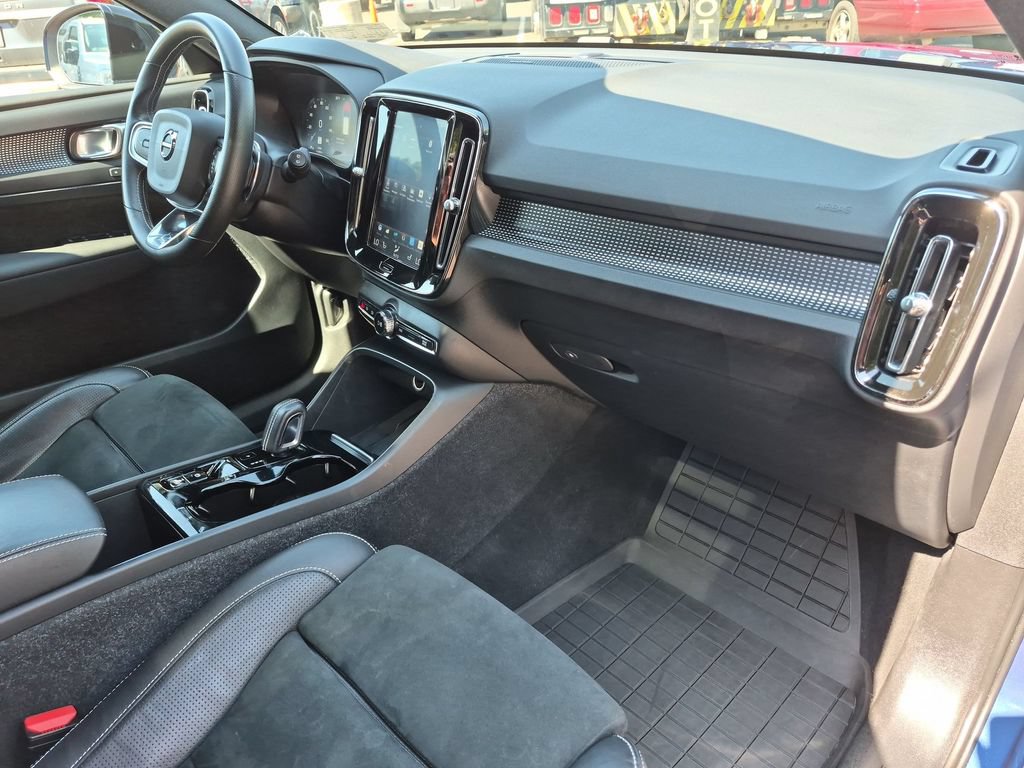 Used 2020 Volvo XC40 T5 R-Design w/ Protection Package Premier AWD/4WD image 36