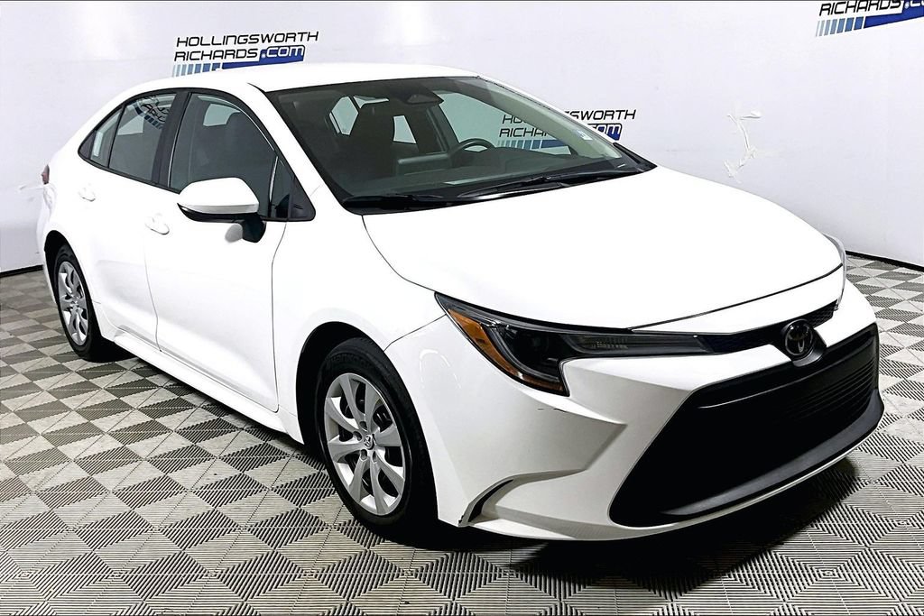 Used 2026 Toyota Corolla LE FWD image 3