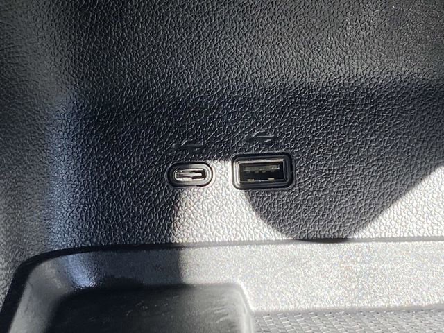 Used 2025 Chevrolet Traverse LT w/ Driver Confidence Package image 33