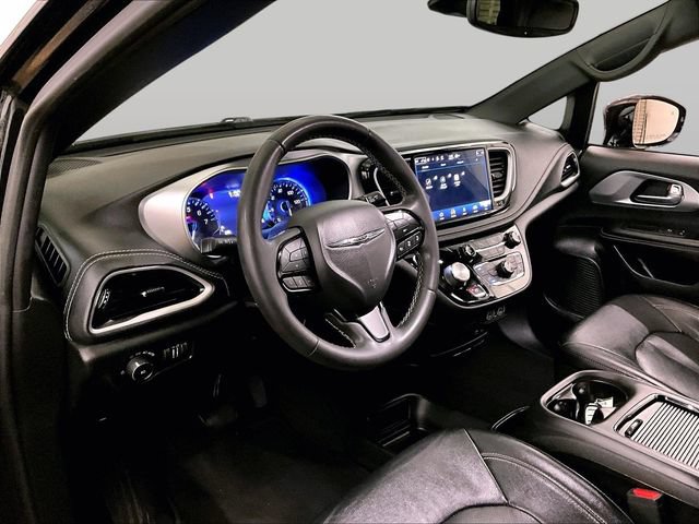 Used 2022 Chrysler Pacifica Touring-L w/ S Appearance Package AWD/4WD image 12
