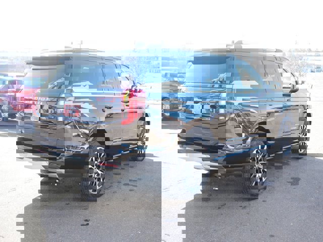 Certified 2025 Ford Expedition Platinum image 3