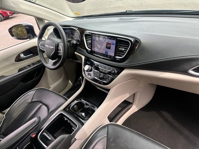 Used 2023 Chrysler Pacifica Limited image 17