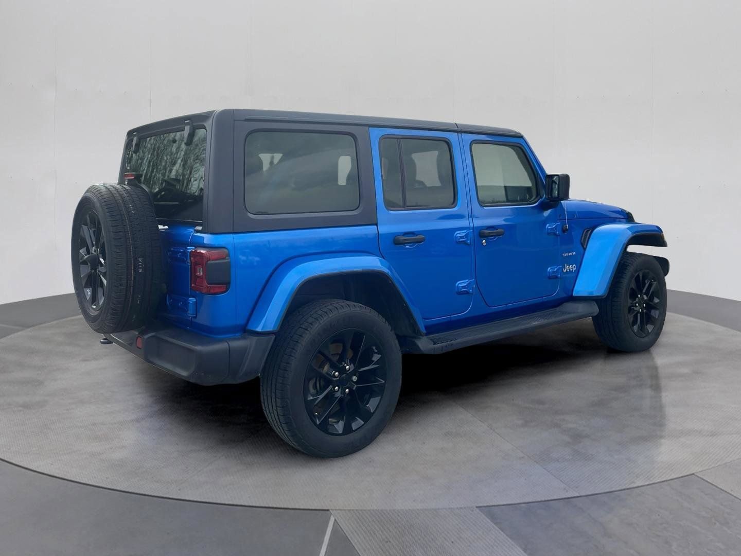 Used 2021 Jeep Wrangler Unlimited Sahara w/ Cold Weather Group AWD/4WD image 6