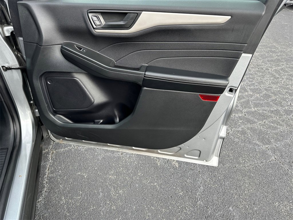 Certified 2022 Ford Escape SE w/ SE Sport Appearance Package image 14