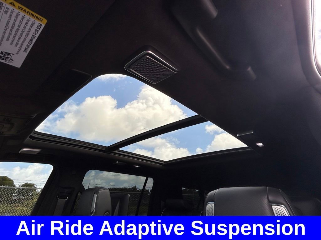 Used 2024 Cadillac Escalade ESV Premium Luxury Platinum image 11