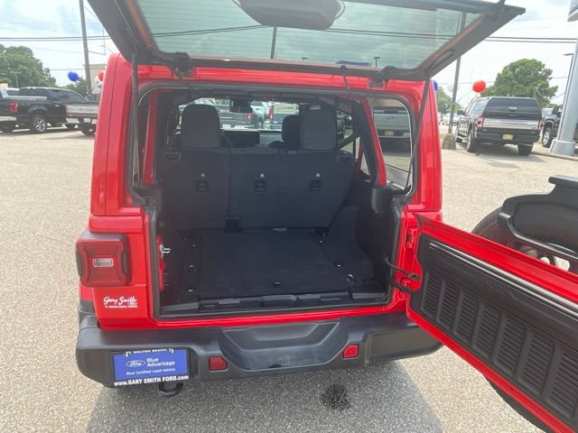Used 2025 Jeep Wrangler Unlimited Sahara AWD/4WD image 15