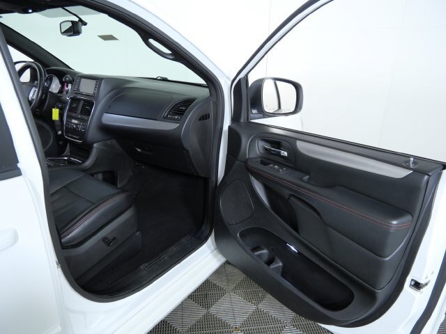 Used 2017 Dodge Grand Caravan GT FWD image 10