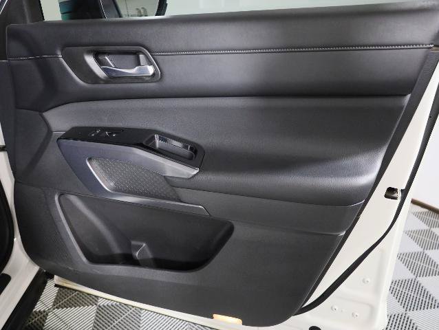 Used 2022 Nissan Pathfinder SL w/ SL Black Package AWD/4WD image 32