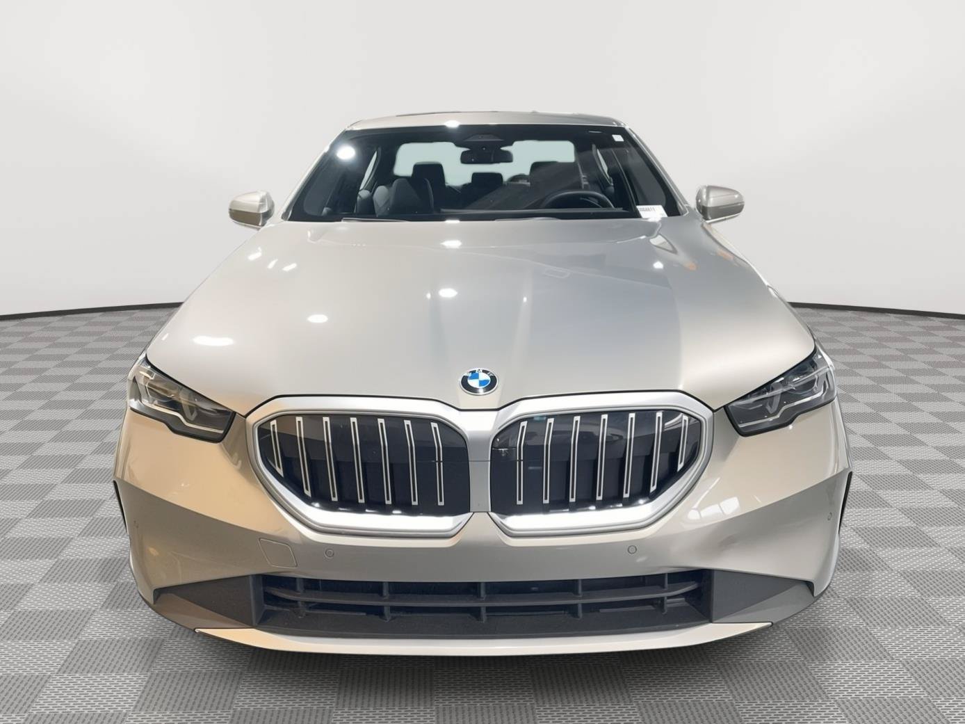 Used 2024 BMW 530i xDrive w/ Premium Package AWD/4WD image 4