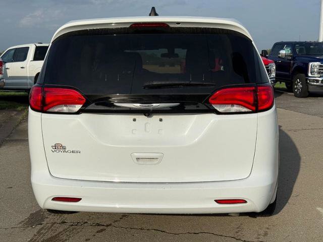 Used 2022 Chrysler Voyager LX FWD image 4