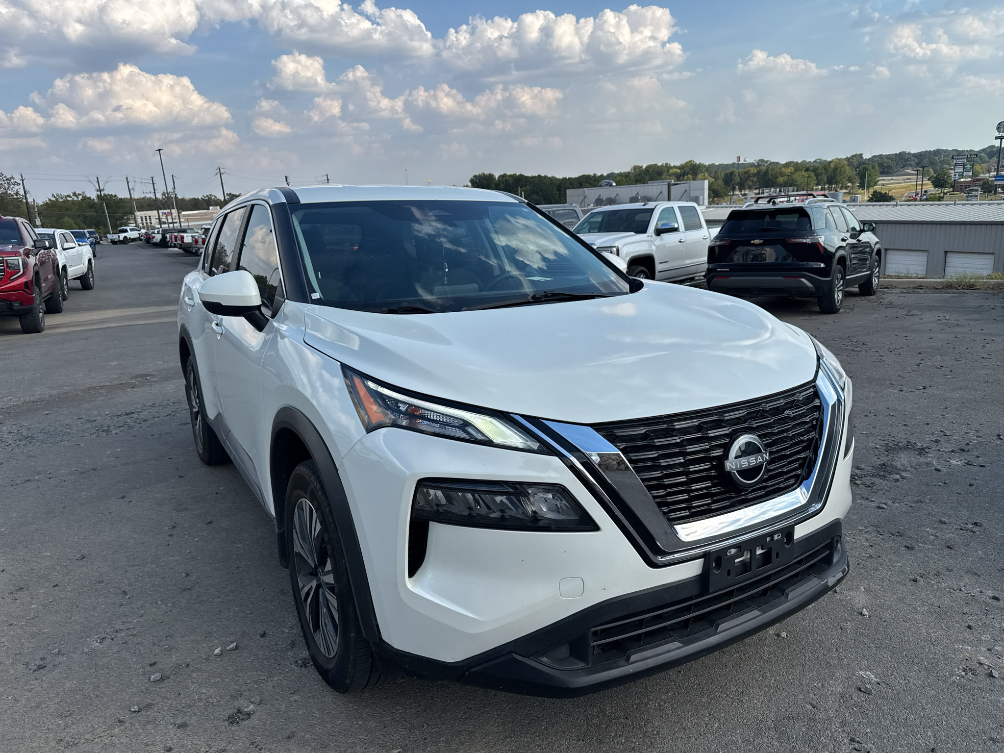 Used 2023 Nissan Rogue SV FWD image 3