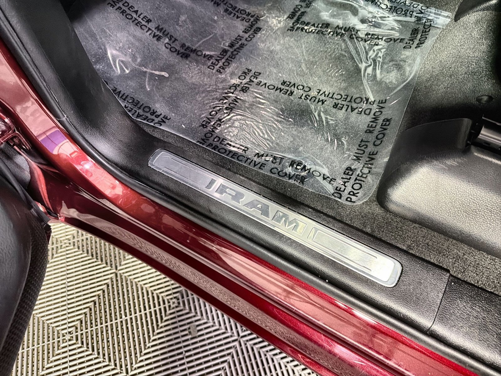 Used 2022 RAM 1500 Laramie AWD/4WD image 17