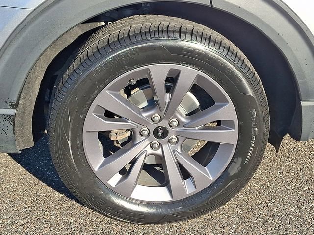 Certified 2022 Ford Explorer XLT w/ Equipment Group 202A AWD/4WD image 8