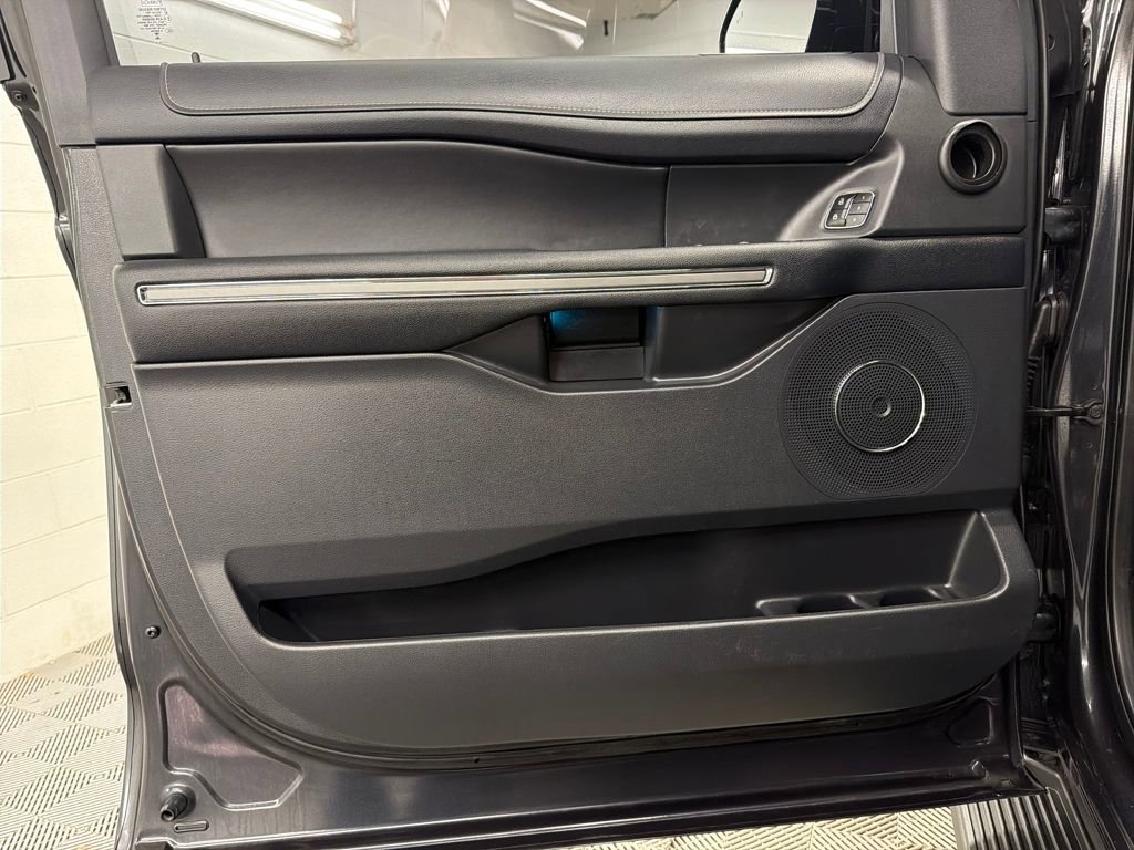 Certified 2024 Ford Expedition XLT image 16