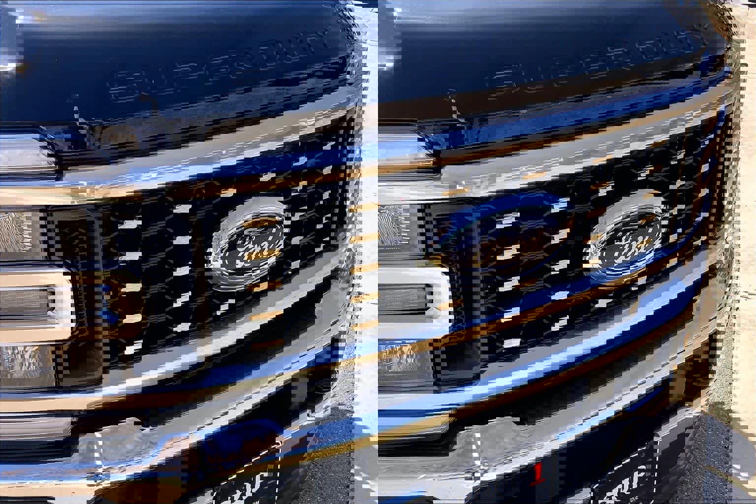 Certified 2025 Ford F450 Lariat w/ Chrome Package image 29